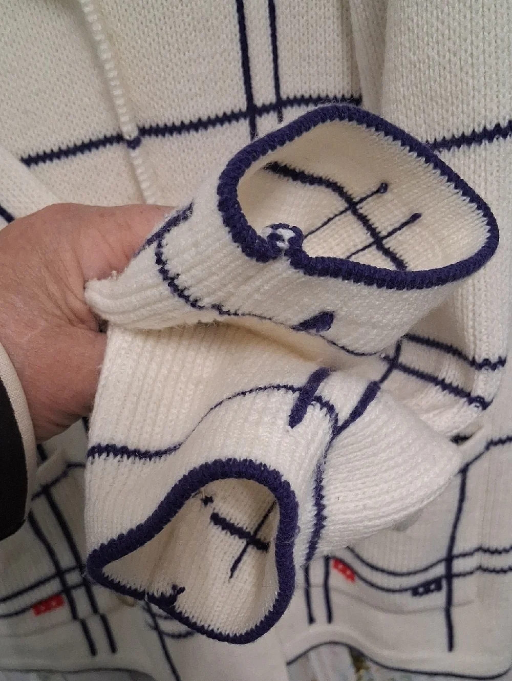 Windowpane SWEATER - Picture 6 of 10